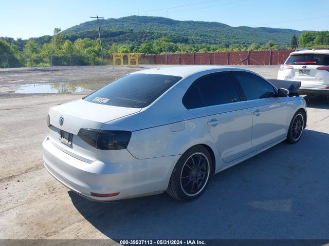 3VW2B7AJ2HM371041 Volkswagen Jetta 1.4t S