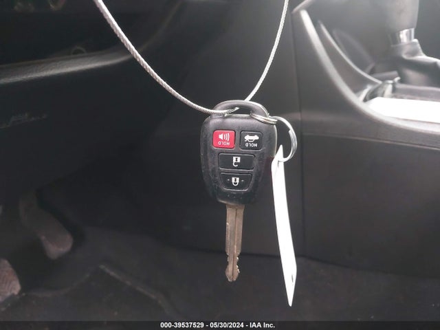 Toyota COROLLA LE 2018 5YFBURHE2JP747592 Image 11