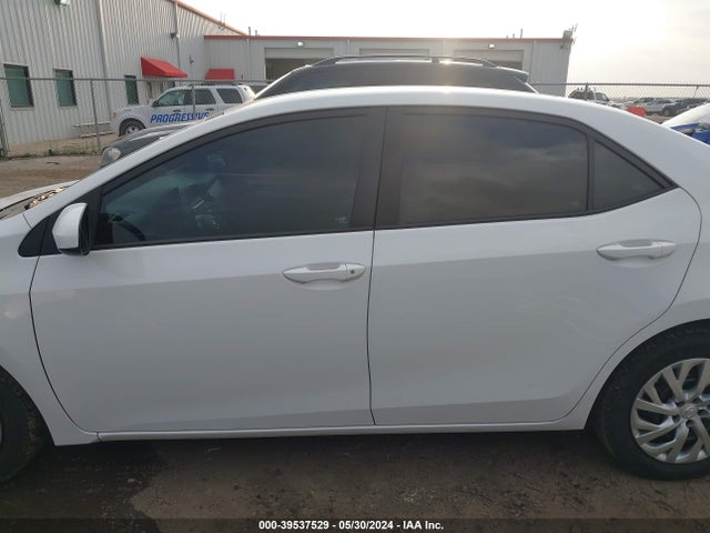 Toyota COROLLA LE 2018 5YFBURHE2JP747592 Image 14