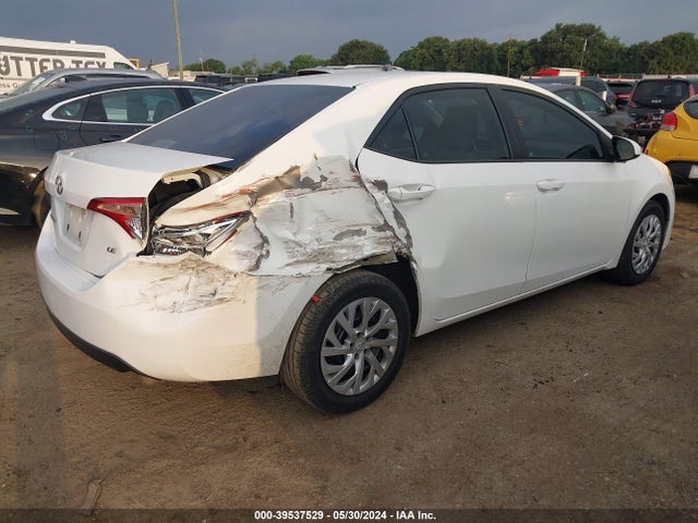 Toyota COROLLA LE 2018 5YFBURHE2JP747592 Image 4