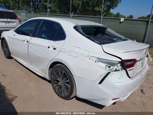 Toyota CAMRY SE 2018 4T1B11HK2JU669975 Image 3