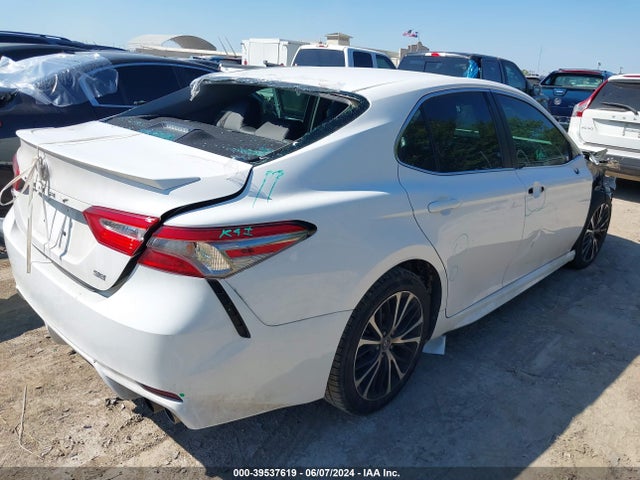 Toyota CAMRY SE 2018 4T1B11HK2JU669975 Image 4