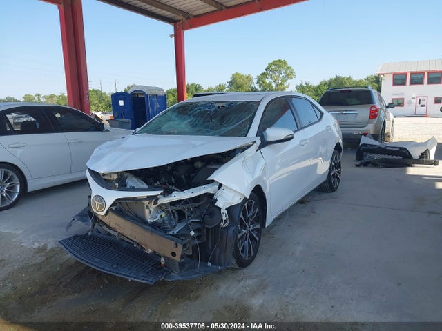 Toyota COROLLA SE 2018 5YFBURHE7JP844397 Image 2