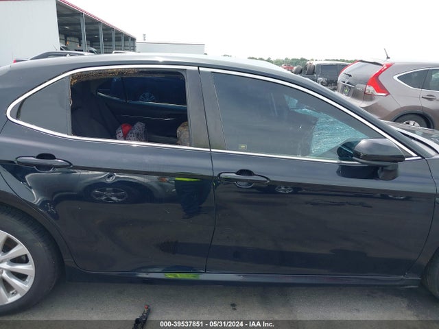 Toyota CAMRY LE 2018 JTNB11HK5J3036666 Image 13