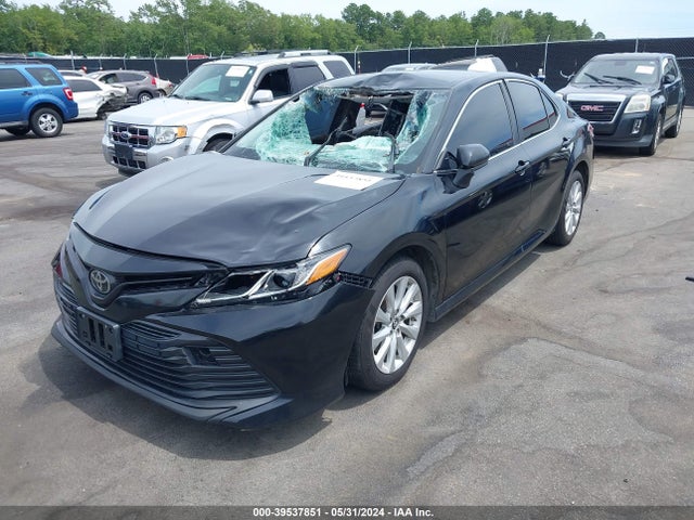 Toyota CAMRY LE 2018 JTNB11HK5J3036666 Image 2