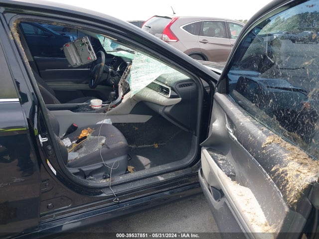 Toyota CAMRY LE 2018 JTNB11HK5J3036666 Image 5
