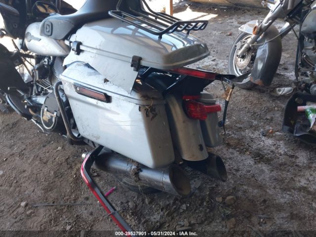 2023 HARLEY-DAVIDSON FLTRK 1HD1KZF18PB616660 Photo 2