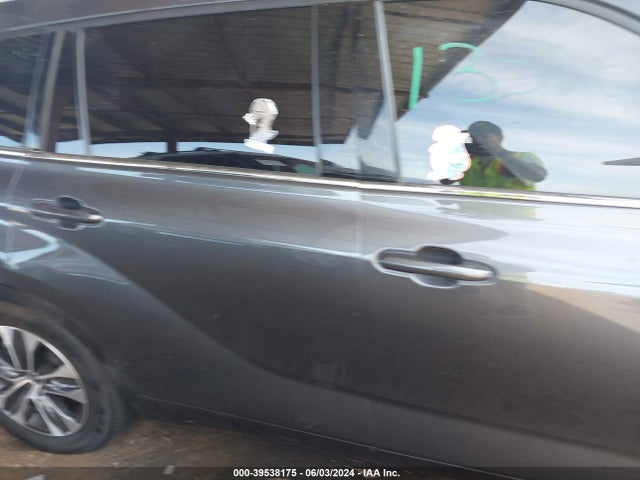Toyota Highlander Xle 2022 5TDHZRBH7NS591738 Image 12