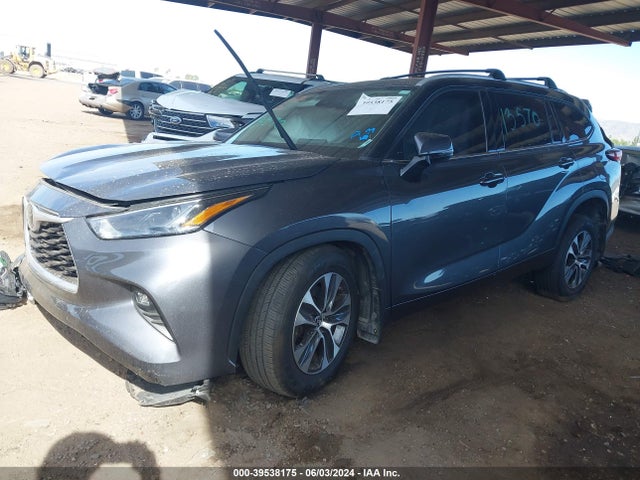 Toyota Highlander Xle 2022 5TDHZRBH7NS591738 Image 2