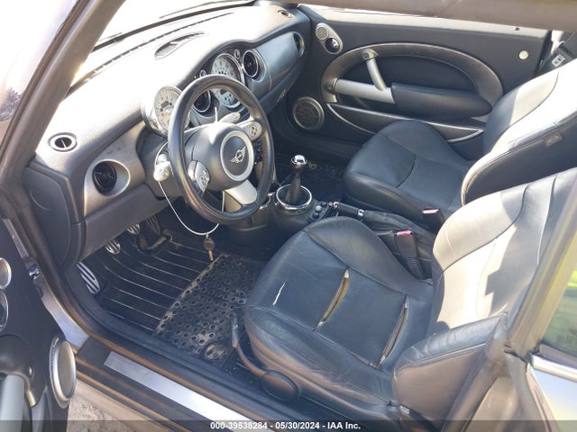 2005 MINI COOPER S WMWRH33465TF83227 Photo 4
