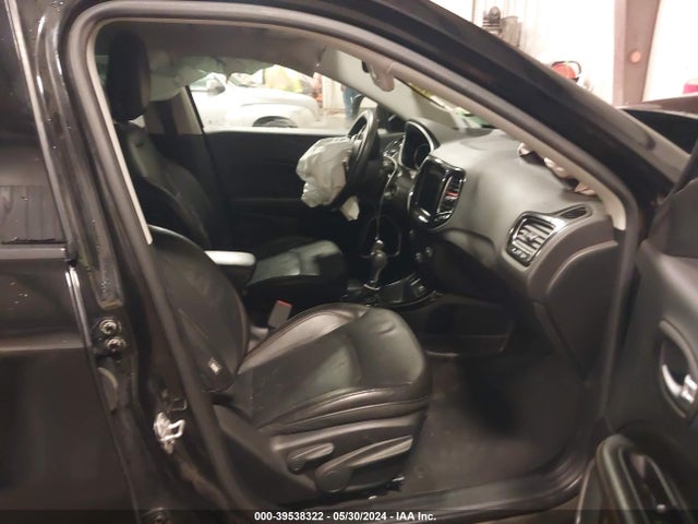 3C4NJCCB9JT351334 Jeep Compass Limited Fwd