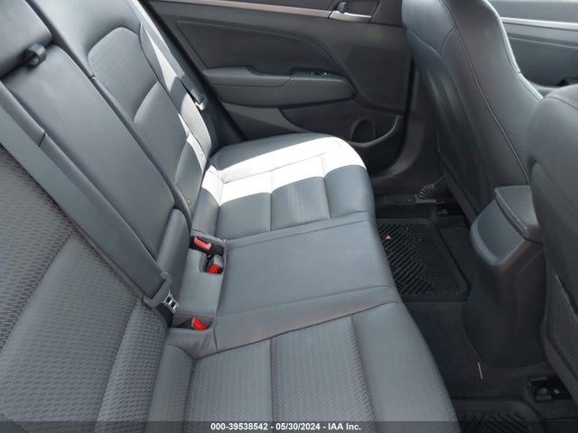 Hyundai Elantra Limited 2017 KMHD84LF0HU269245 Image 8
