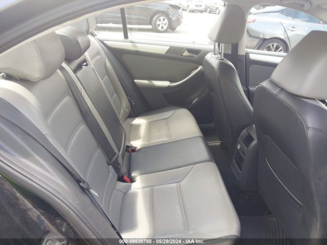 3VW637AJ4EM274921 Volkswagen Jetta Hybrid Se