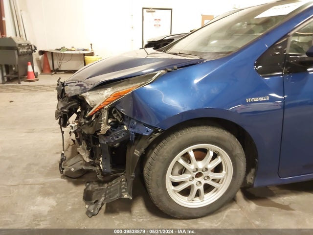 Toyota Prius Four 2017 JTDKARFU8H3053298 Image 18