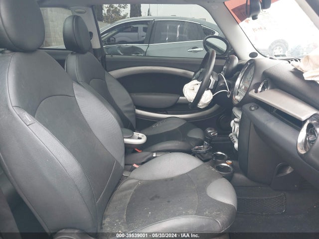 2008 MINI COOPER S WMWMF73588TV37870 Photo 4