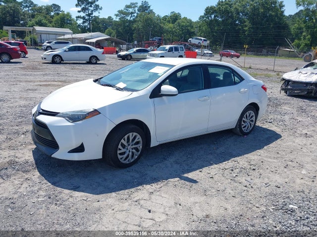 Toyota COROLLA LE 2018 2T1BURHE2JC062900 Image 2