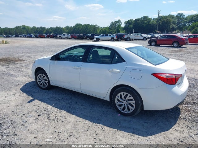Toyota COROLLA LE 2018 2T1BURHE2JC062900 Image 3