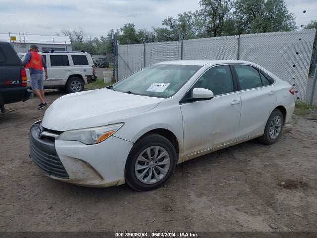 Toyota CAMRY LE 2017 4T1BF1FK8HU314338 Image 2