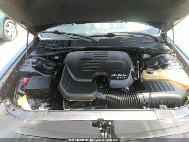2C3CDZAG7JH258261 Dodge Challenger Sxt Plus