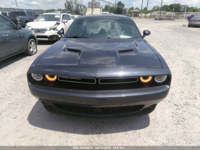 2C3CDZAG7JH258261 Dodge Challenger Sxt Plus
