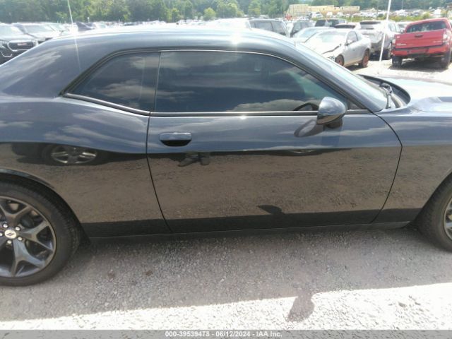 2C3CDZAG7JH258261 Dodge Challenger Sxt Plus