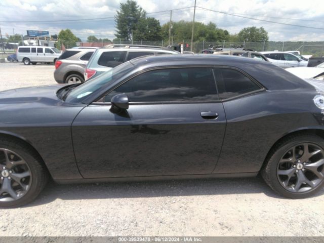 2C3CDZAG7JH258261 Dodge Challenger Sxt Plus