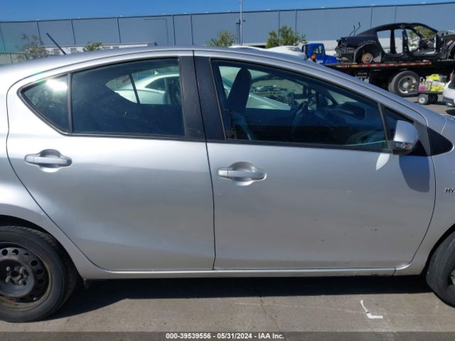 JTDKDTB36E1560211 Toyota Prius C One