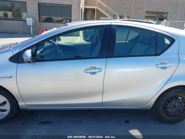 JTDKDTB36E1560211 Toyota Prius C One