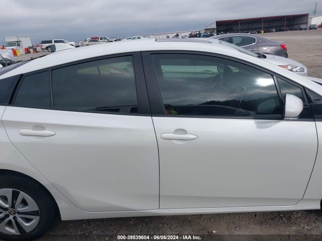 Toyota Prius Four 2018 JTDKARFU7J3548873 Image 13