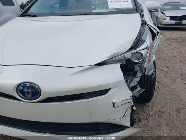 Toyota Prius Four 2018 JTDKARFU7J3548873 Image 17
