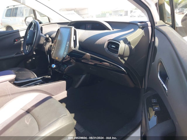 Toyota Prius Four 2018 JTDKARFU7J3548873 Image 5