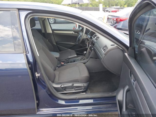 1VWAT7A36FC077053 Volkswagen Passat 1.8t S