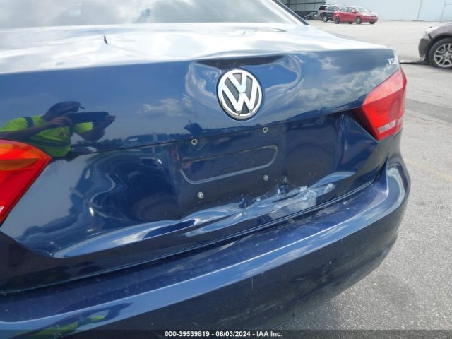 1VWAT7A36FC077053 Volkswagen Passat 1.8t S
