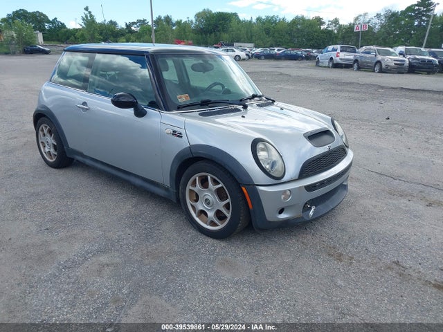 2006 MINI COOPER S WMWRE33526TN29536 Photo 0