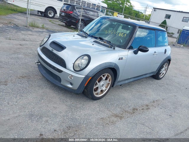 2006 MINI COOPER S WMWRE33526TN29536 Photo 1