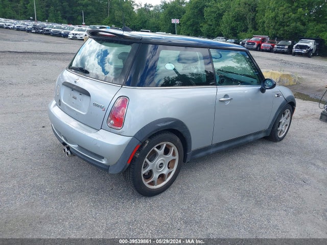 2006 MINI COOPER S WMWRE33526TN29536 Photo 3