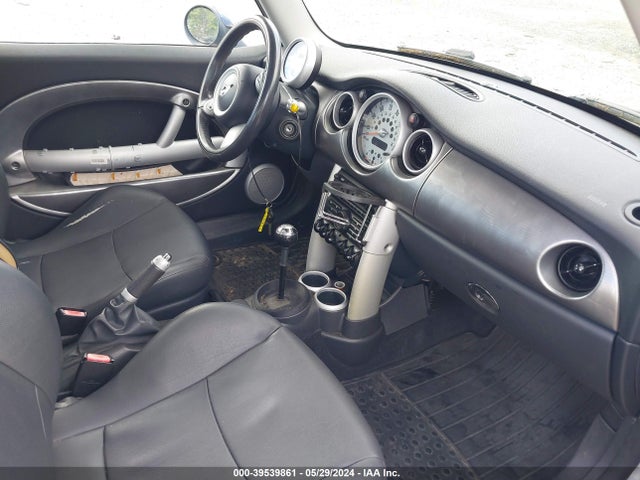 2006 MINI COOPER S WMWRE33526TN29536 Photo 4