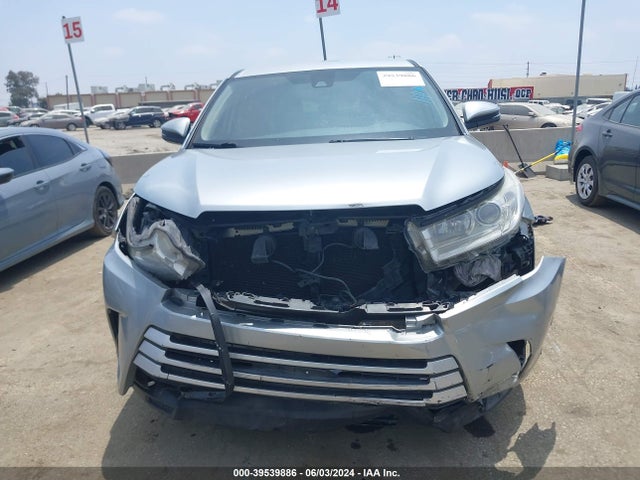Toyota Highlander Le 2018 5TDZZRFHXJS242484 Image 12