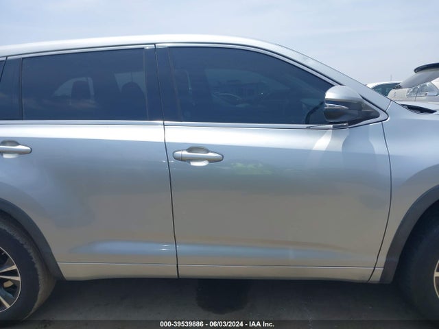 Toyota Highlander Le 2018 5TDZZRFHXJS242484 Image 13