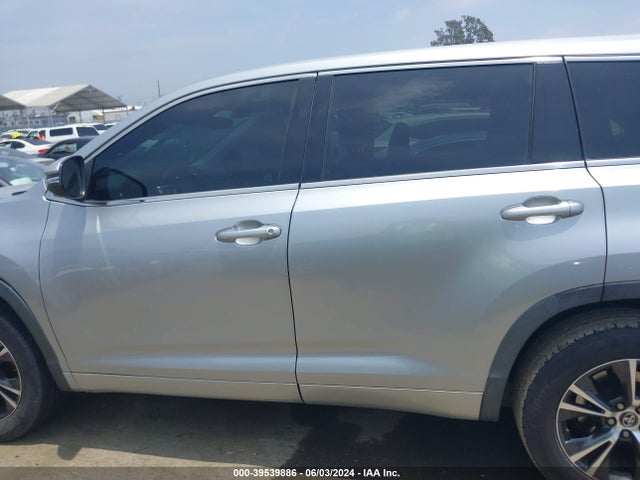 Toyota Highlander Le 2018 5TDZZRFHXJS242484 Image 14