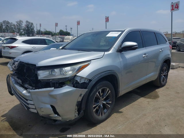 Toyota Highlander Le 2018 5TDZZRFHXJS242484 Image 2