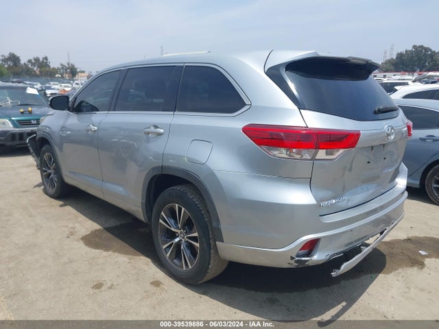 Toyota Highlander Le 2018 5TDZZRFHXJS242484 Image 3