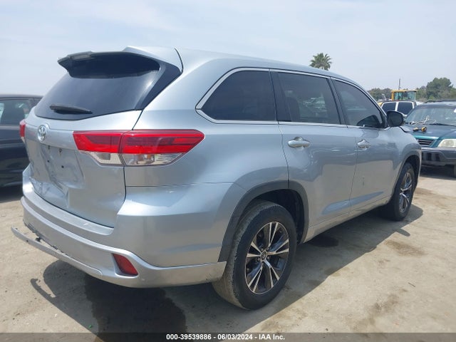 Toyota Highlander Le 2018 5TDZZRFHXJS242484 Image 4