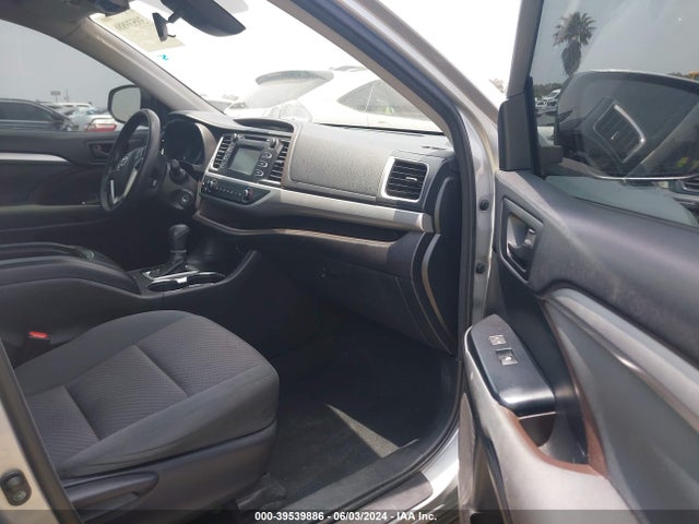 Toyota Highlander Le 2018 5TDZZRFHXJS242484 Image 5