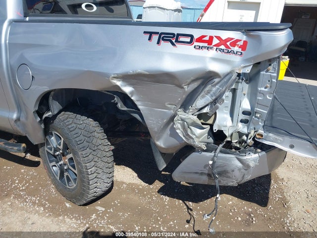 5TFHY5F1XJX726918 Toyota Tundra Limited 5.7l V8