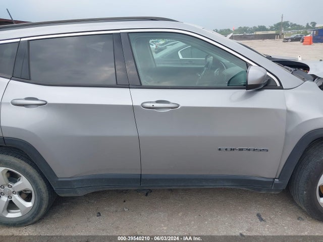 3C4NJCBB4JT226307 Jeep Compass Latitude Fwd