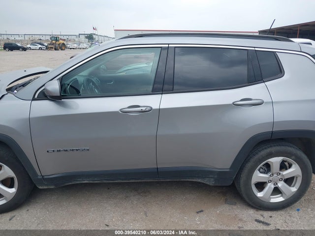 3C4NJCBB4JT226307 Jeep Compass Latitude Fwd
