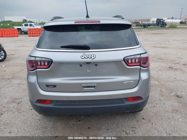 3C4NJCBB4JT226307 Jeep Compass Latitude Fwd