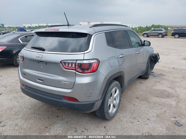 3C4NJCBB4JT226307 Jeep Compass Latitude Fwd
