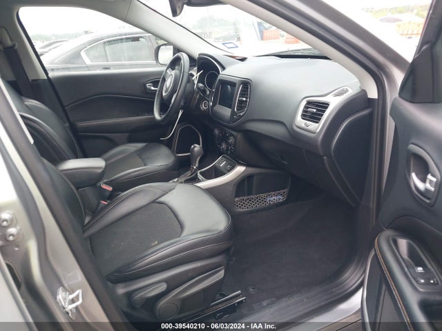 3C4NJCBB4JT226307 Jeep Compass Latitude Fwd